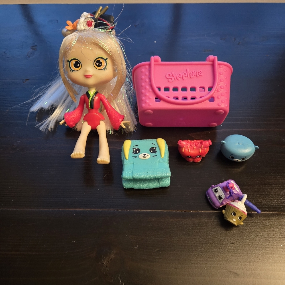 Shopkins Shoppies Sara Sushi Doll Happy Place Towel Basket Mini Figures Lot